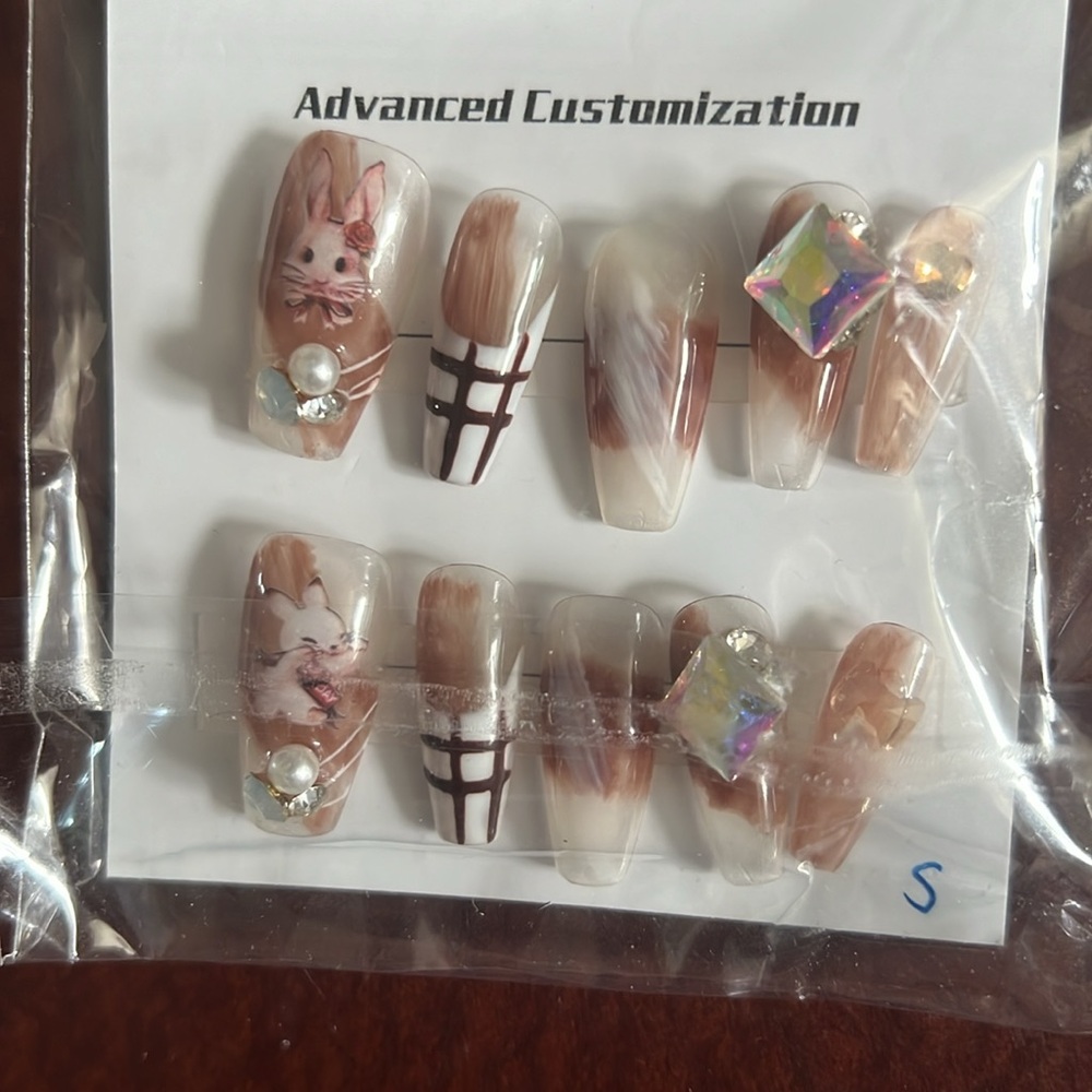 Press on nails